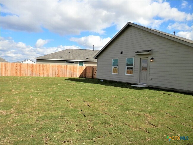 Building Photo - 570 Blue Stem Rd