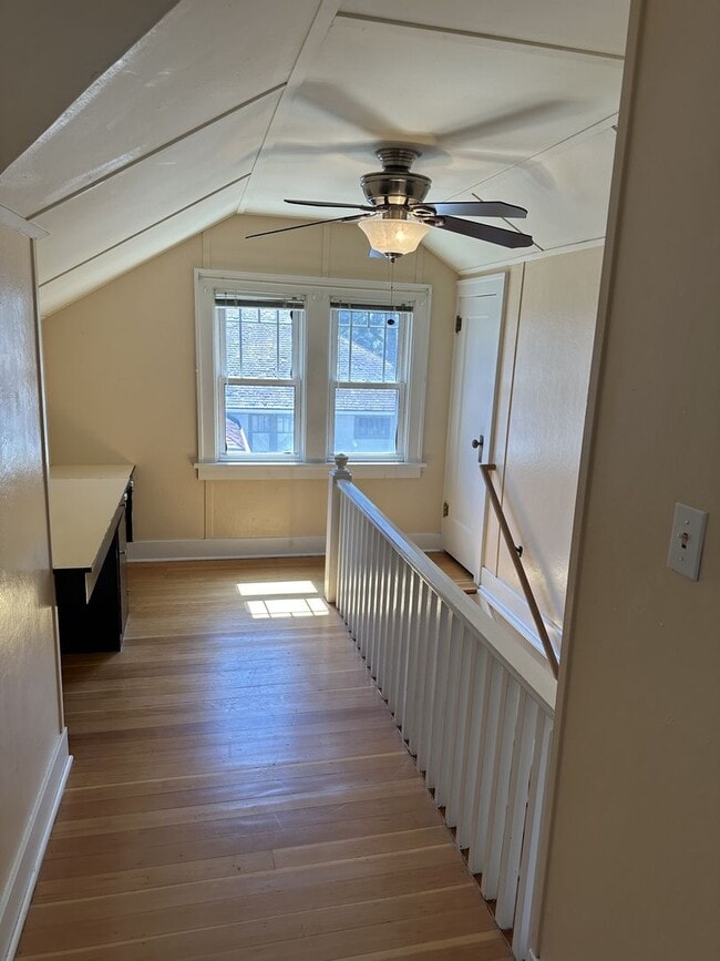 Building Photo - Large Craftsman Style Home