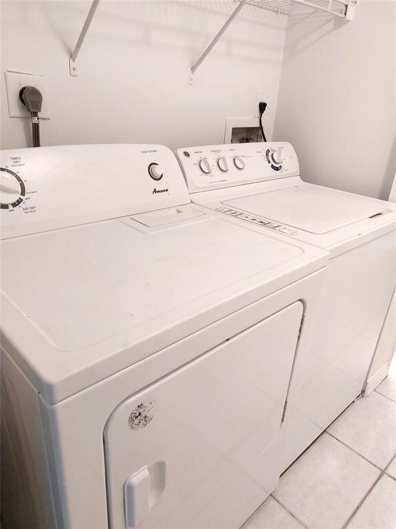 Building Photo - 409 Gardens Dr