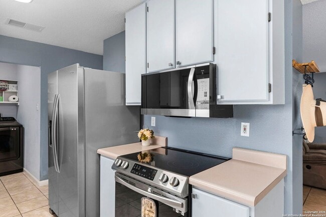 Building Photo - Well-Maintained 3-Bedroom Home – Ideal for Students & Professionals!