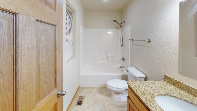 Building Photo - Spacious 4-Bed, 3-Bath Family Home with Fenced Yard and Attached Garage