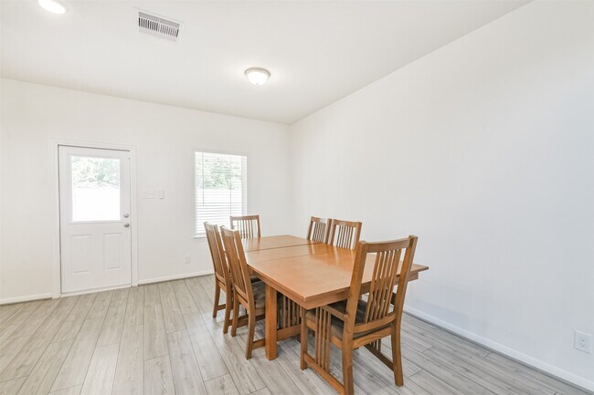 Building Photo - 30812 Willow Green Ln