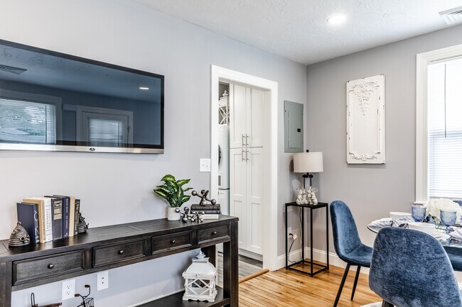 Building Photo - Devenscrest Village