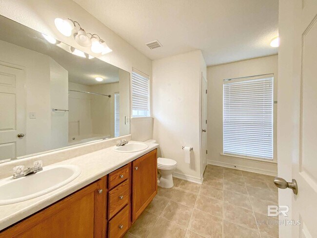 Building Photo - 9841 Watkins Dr