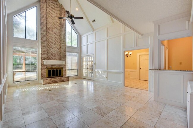 Building Photo - 11743 Riverview Dr