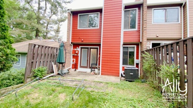 Building Photo - 583 Southampton Ct