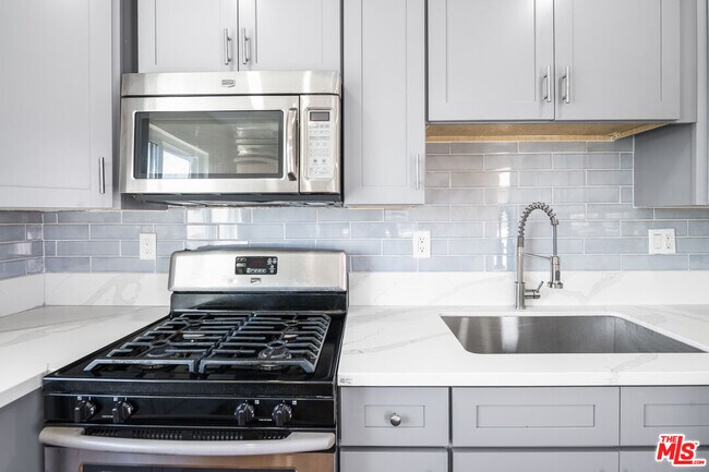 Building Photo - 4622 W 149th St