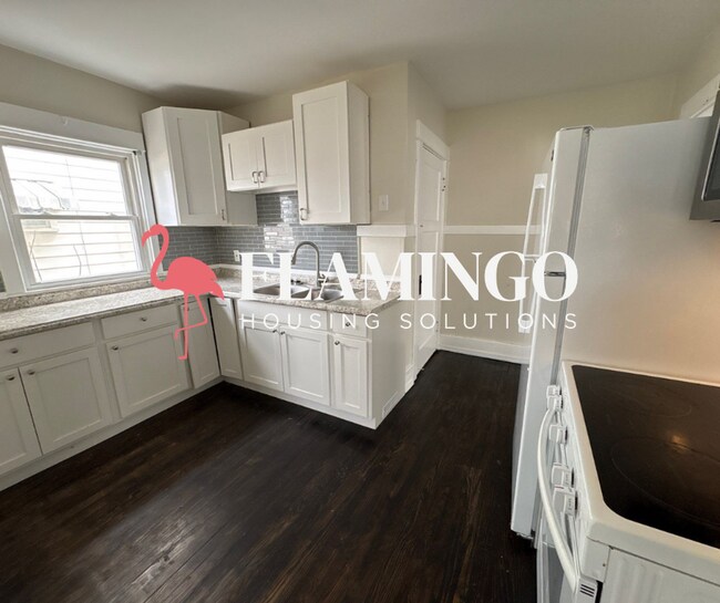 Building Photo - Charming Home in Dayton’s Gem City – Convenient Wayne Ave Location