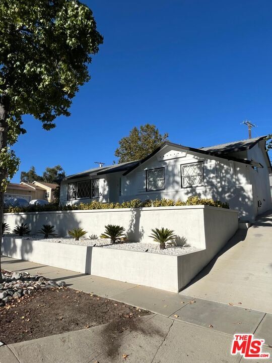 Building Photo - 9420 Creemore Dr