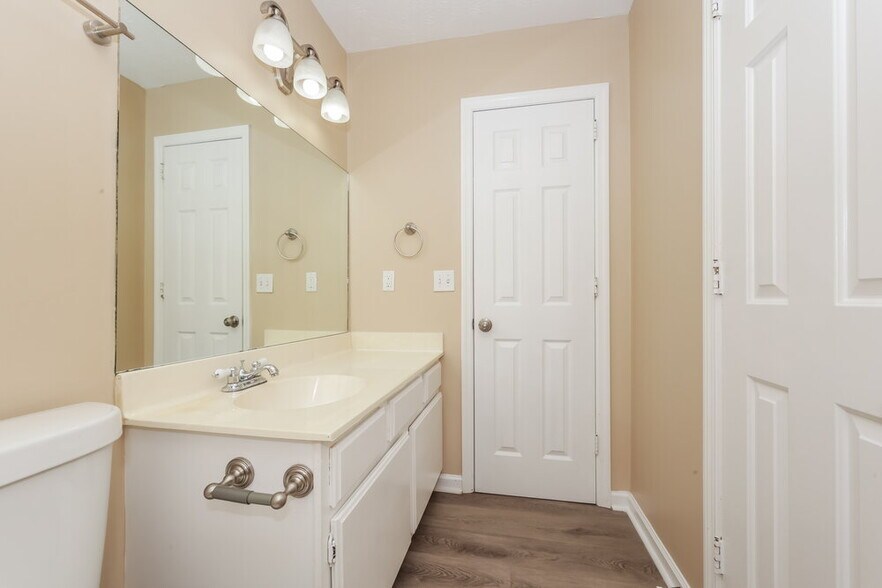 Building Photo - 232 Thistle Ln