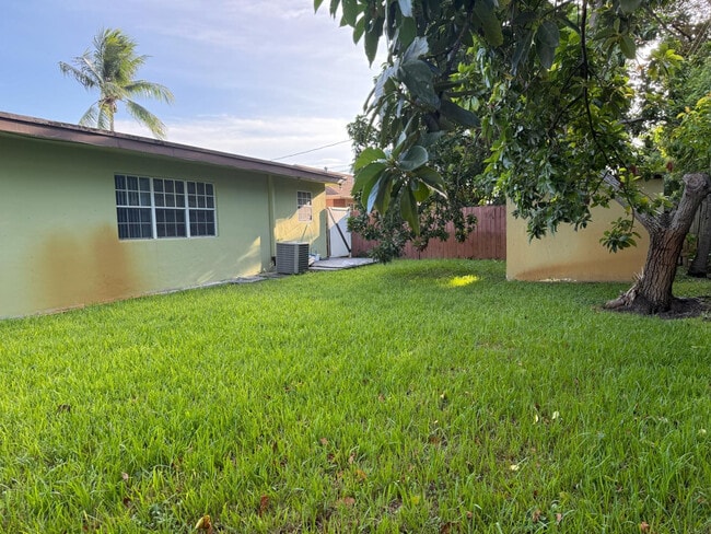 Building Photo - 5839 NW 16th St