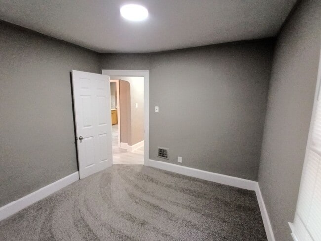 Building Photo - 4 bedroom 2 bath brick colonial NOW AVAILA...