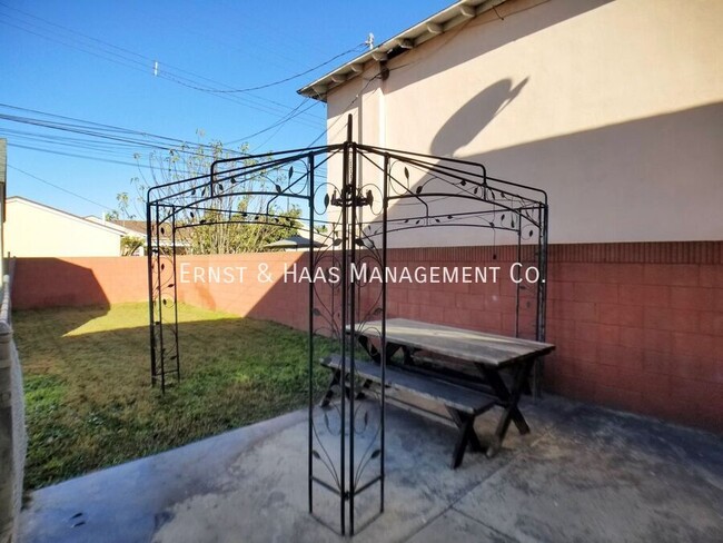 Building Photo - 77 E Mountain View St