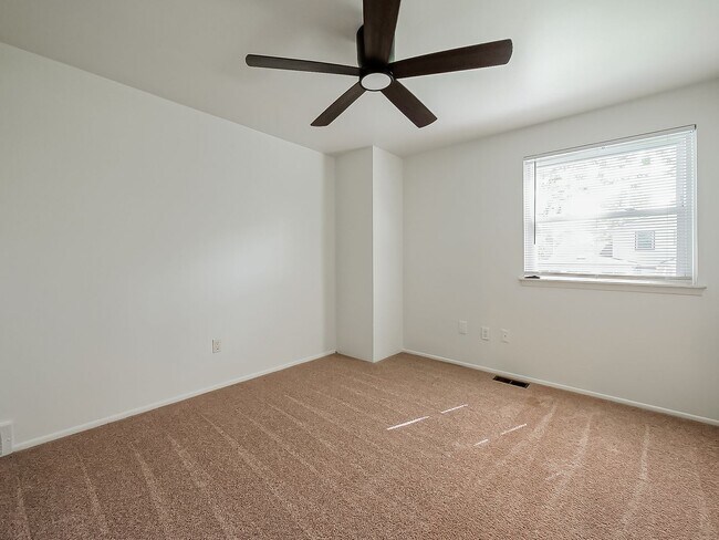 Building Photo - 42195 Park Ridge Rd