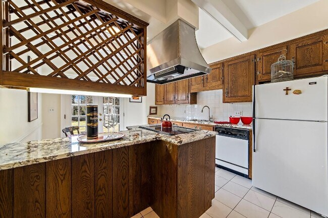 Building Photo - 2 Waverley Green