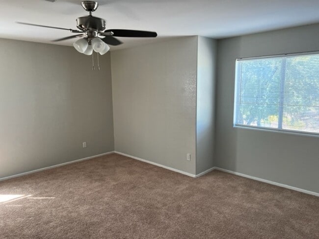 Building Photo - 3 Bedroom located in Gated Community!!