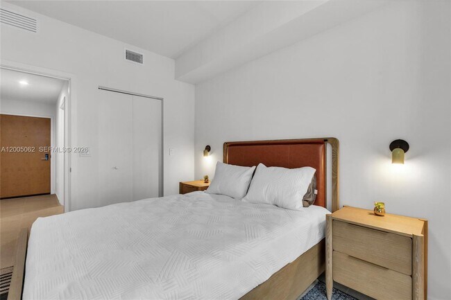 Building Photo - 11 NE 6th St