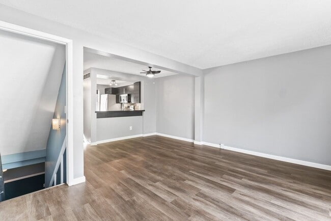 Building Photo - Special Offer – One Week Free Rent!