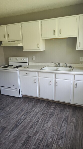 Building Photo - 111 Cedar St W