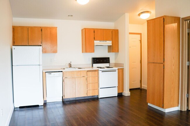 Building Photo - Top-Floor 1 Bdr w/ Private Balcony Ready Soon!