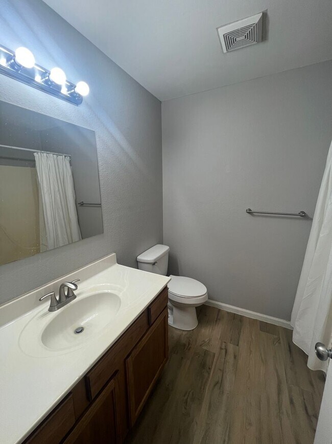 Building Photo - 645-647 W. Country Squire Ct