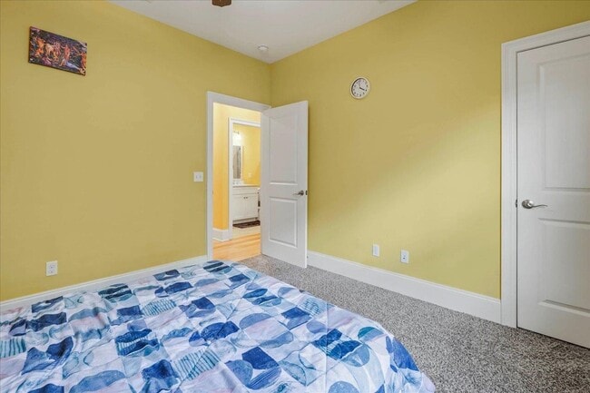 Building Photo - 855 Avery Park Dr