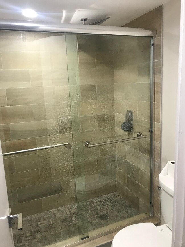 Building Photo - 17890 W Dixie Hwy