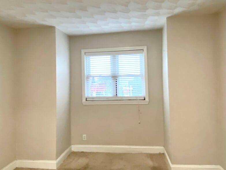 Building Photo - 161 Bennington St