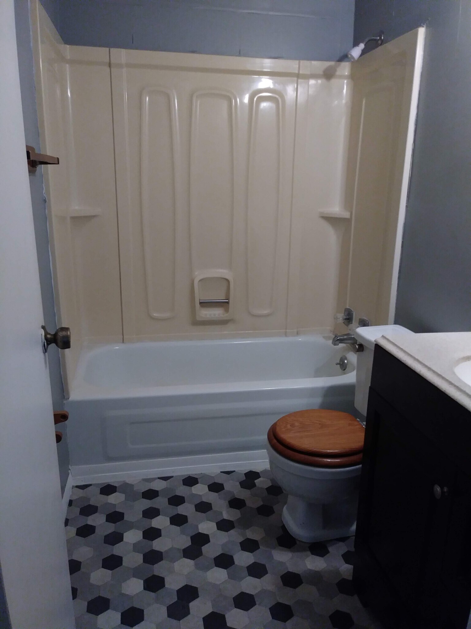 Bathroom with vinyl flooring - 2609 Pioneer Rd