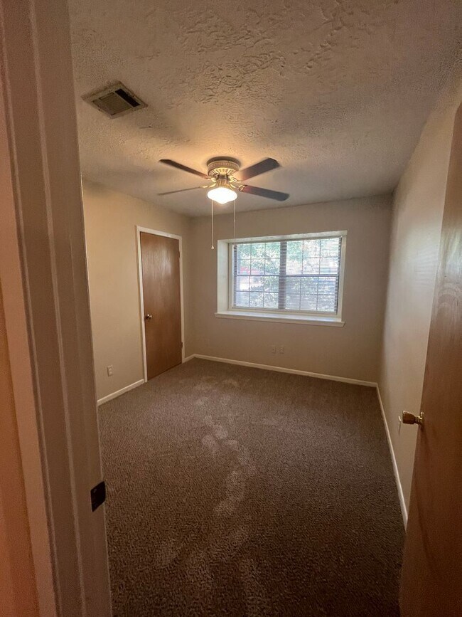 Building Photo - Great 3/2 House for Lease