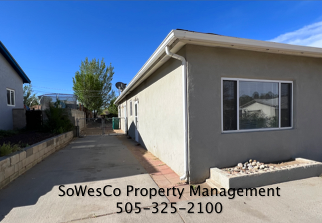 Building Photo - Beautiful Spacious Home with Large Yard & ...