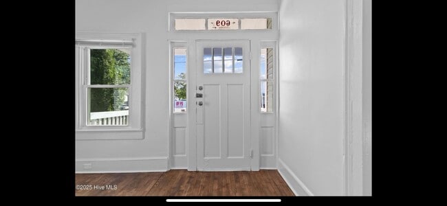 Building Photo - 609 N 10th St