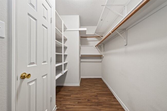 Building Photo - 14335 Plum Springs Dr