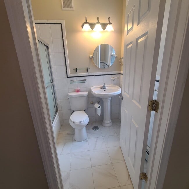 Building Photo - 99 Booraem Ave