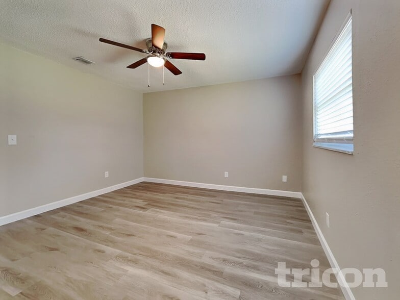 Building Photo - 902 Check Pl