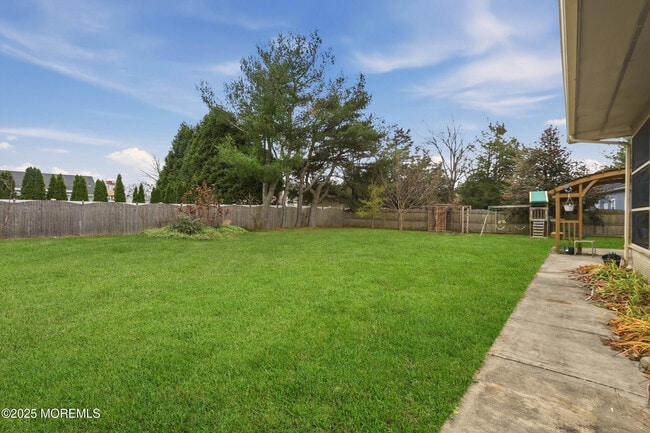 Building Photo - 1589 N Bay Ave