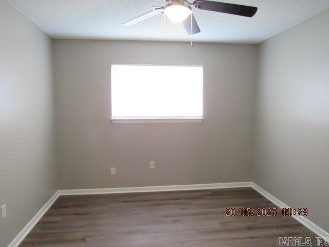 Building Photo - 203 Club Ln