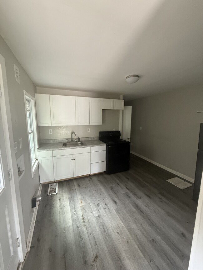 Building Photo - 356 Woolfolk St