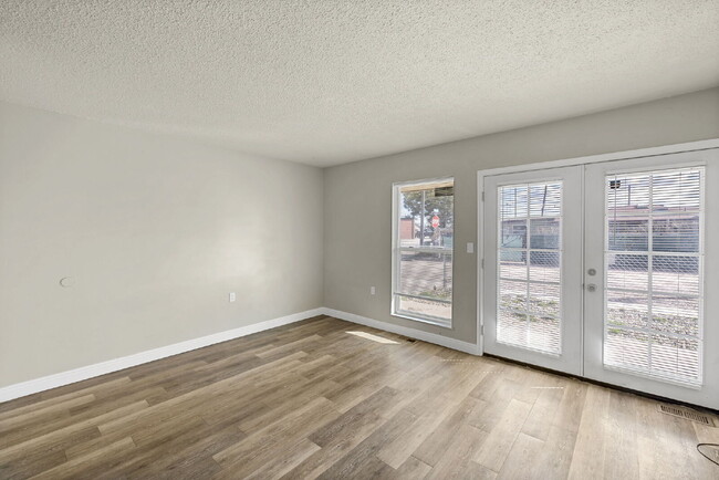 Building Photo - 402 Sunny Ln