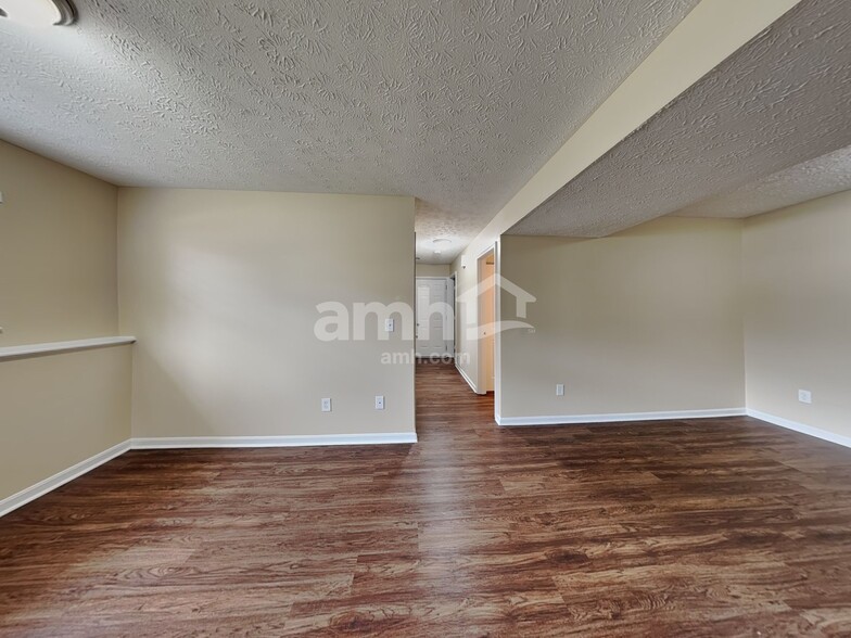 Building Photo - 556 Grouse Ct