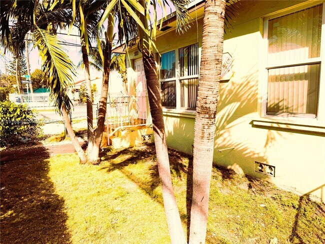 Building Photo - 503 SW 19th Ave