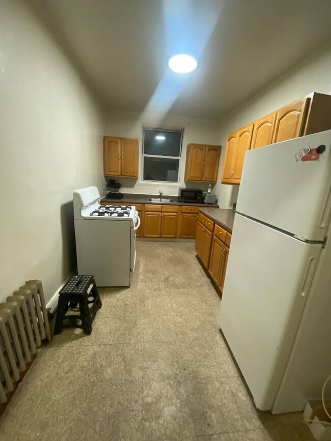 Building Photo - 36-40-40 Crescent St