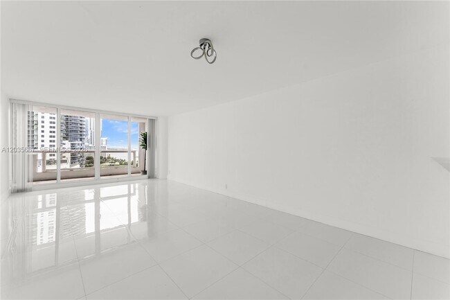 Building Photo - 1717 N Bayshore Dr