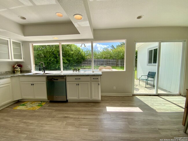 Building Photo - 8110 Pleasant Forest Dr