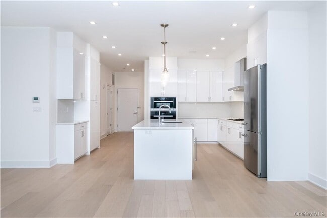 Building Photo - 110 Chatsworth Ave