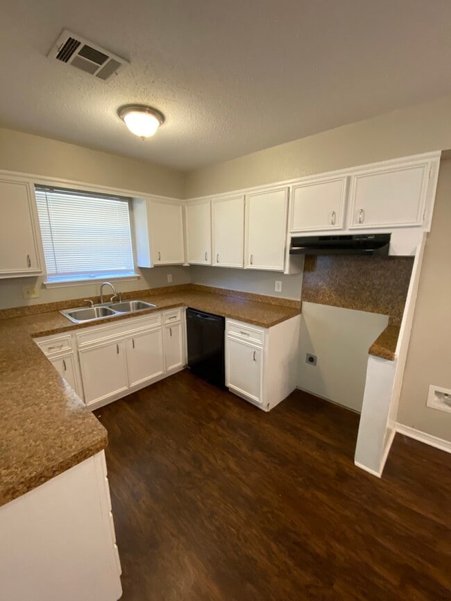 Building Photo - 3413 Vickie Dr
