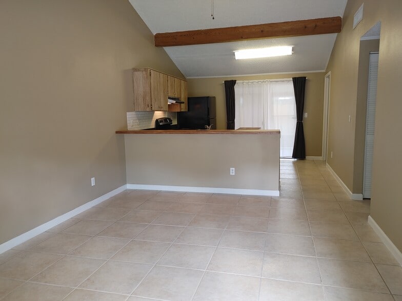 Building Photo - 2809 Cedaridge Dr