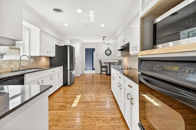 Building Photo - 722 Brock Dr