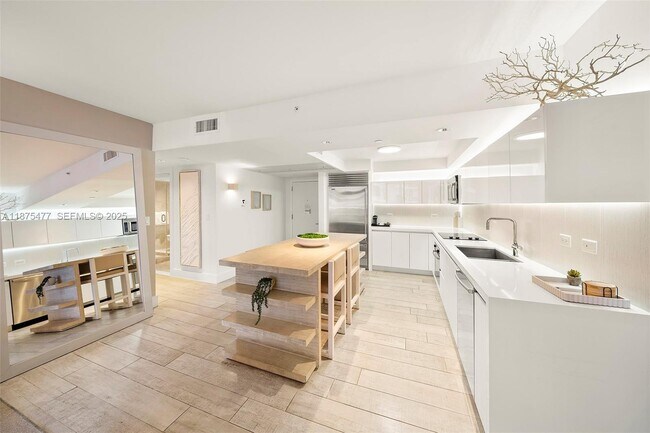 Building Photo - 102 24th St