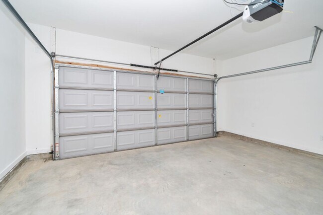 Building Photo - 5529 Blue Jay Cir